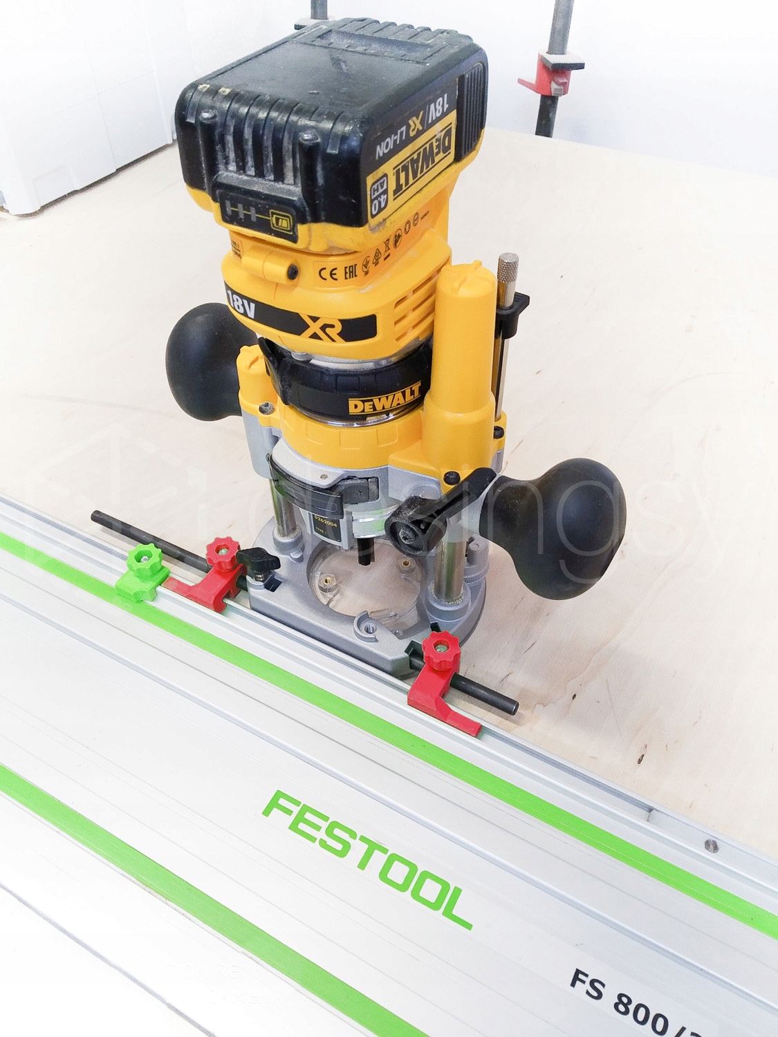 Úchyt - Makita UC3520A- MOTOROVÉ PASING R+L NR.