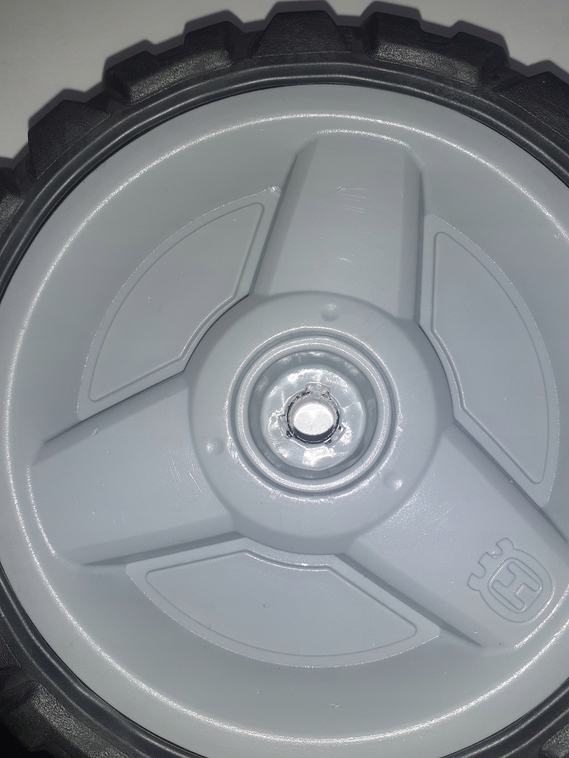Pohonné koleso kosačky na trávu Husqvarna LC356AWD