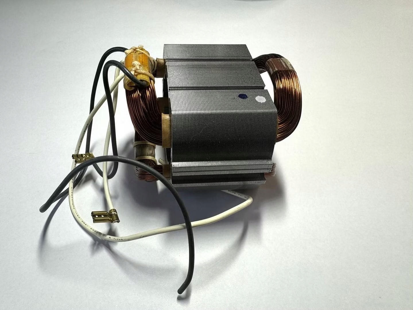 KP0810 HOBLOVAČKA STATOR ORIGINÁL MAKITA